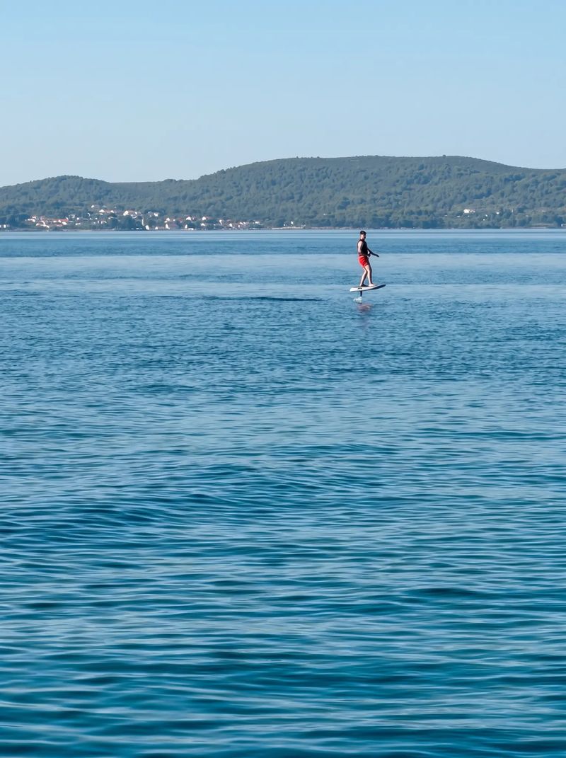 Foilen auf ruhigem Wasser